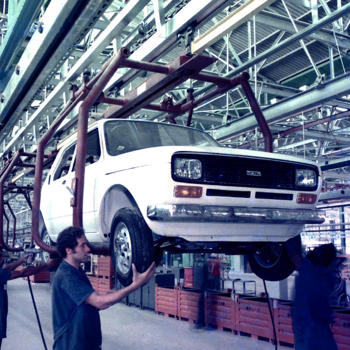 benegomesTV's tweet photo. Salve para @FiatBR ! Hoje comemorando os 45 anos do Polo Automotivo de Betim, MG. Tudo começou com o pequeno 147! 
Sorte de quem curtiu tudo isso de perto. https://t.co/c6zy01NHLU