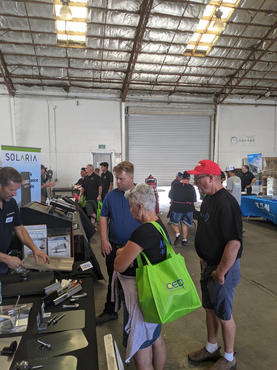 CALSSA_org's tweet photo. Great to be in Kern County today, home to over 1,000 solar workers! Celebrating the 5 year anniversary of a solar distributor in Bakersfield. https://t.co/xBFVPKNc1L