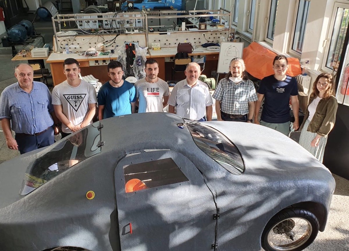 Bugün proje takımlarımızdan İTÜ Elektrikli Araç Takımı’nı (<a href="/itu_ev/">ITU Electric Vehicle</a>) atölyelerinde ziyaret ettik. İTÜ Ailesi olarak çalışmalarınızda her zaman destekçiniz olduğumuzu bir kez daha belirtmek isterim. Başarılar arkadaşlar. #İTÜhepyanımda