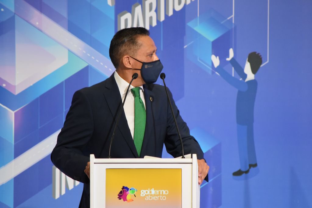 La <a href="/UdeGuanajuato/">Universidad de Guanajuato</a> desarrolló el eje ‘Mejora de Servicios Educativos’ con el compromiso ‘Programa de Equidad Regional’ con el objetivo de disminuir el rezago educativo en Guanajuato a través del otorgamiento de becas para jóvenes guanajuatenses con alto grado de marginación.