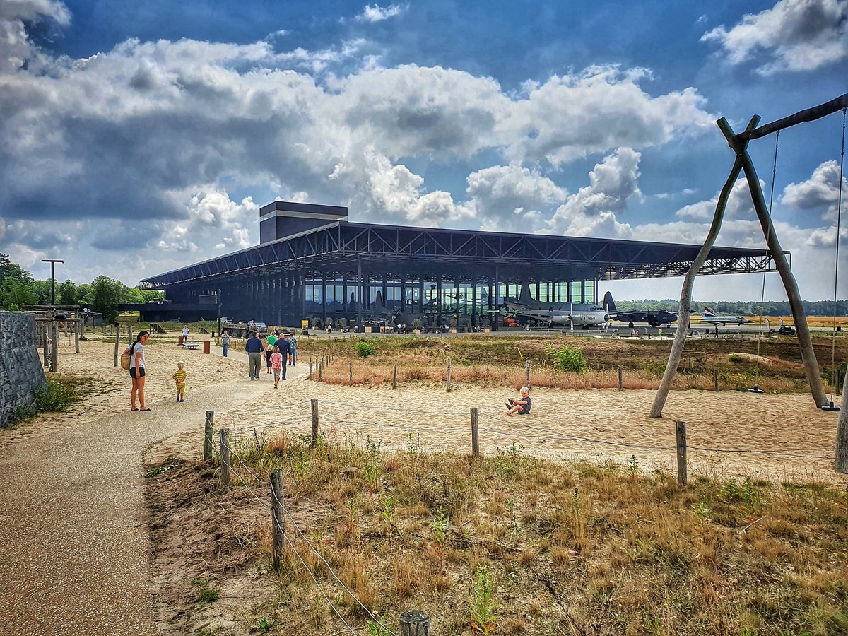 Business is war... Gelukkig niet letterlijk, maar een strategische sessie op voormalig NAVO vliegbasis Soesterberg &amp; @NMMSoesterberg geeft wel bijzondere energie. Zo vertelt <a href="/TonFleuren/">Ton Fleuren</a> van <a href="/heijmansnl/">Heijmans</a> dat ècht samenwerken de successleutel was bij de realisatie van dit tof museum