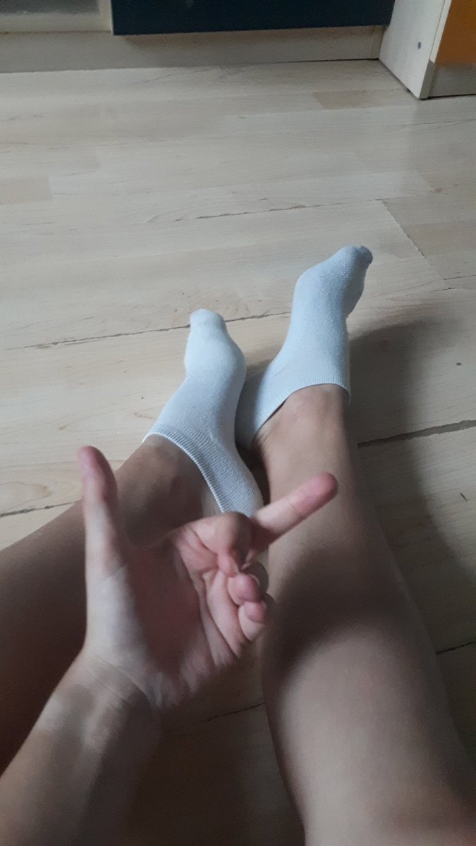 Wasza_Bogini's tweet photo. Wysyłaj hajs jebany śmieciu! Tylko tyle możesz mi zaoferować frajerze. Napisz na dm to się dogadamy. Twoje miejsce jest u moich stóp szmato. Pluję ci w ryj. https://t.co/xy2lCpC7RF