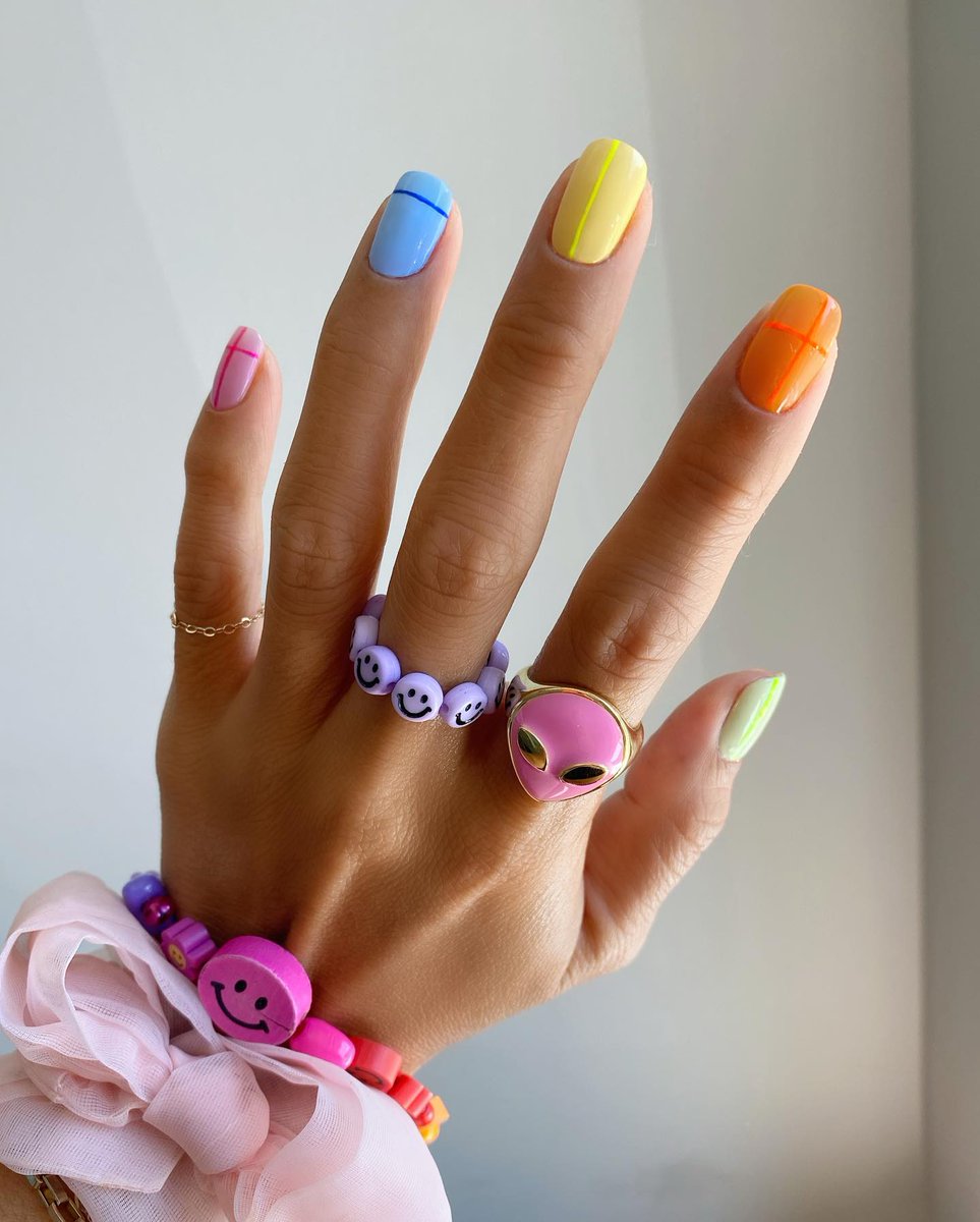 TheHangEdit's tweet photo. https://t.co/77hktJzRbI
Happy Friday !! Long time no seeeee 🥲. Sorry for delayed nailspiration, I’ve been busy working on a project I’m super excited about.  Alright stop trying to guess what it is, it’s nothing nails related. Well sort of, but really not at all https://t.co/qAO3hbvGvY