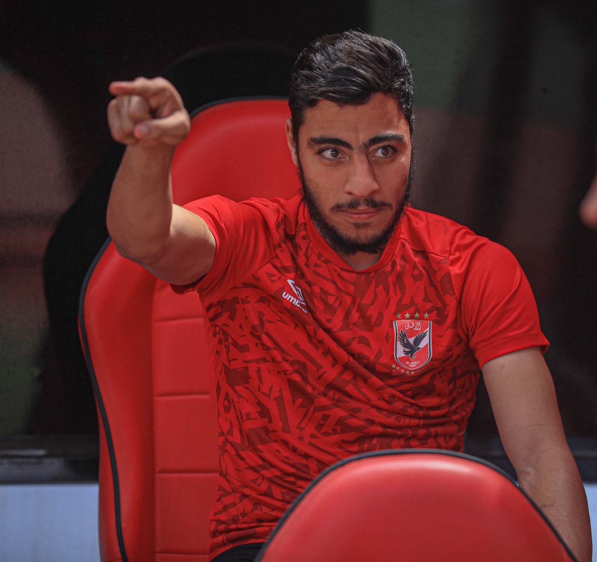 AlAhly's tweet photo. 📸| أكرم توفيق 🆚 على كهربا 💪🦅😅 https://t.co/bXAe3RmcKs