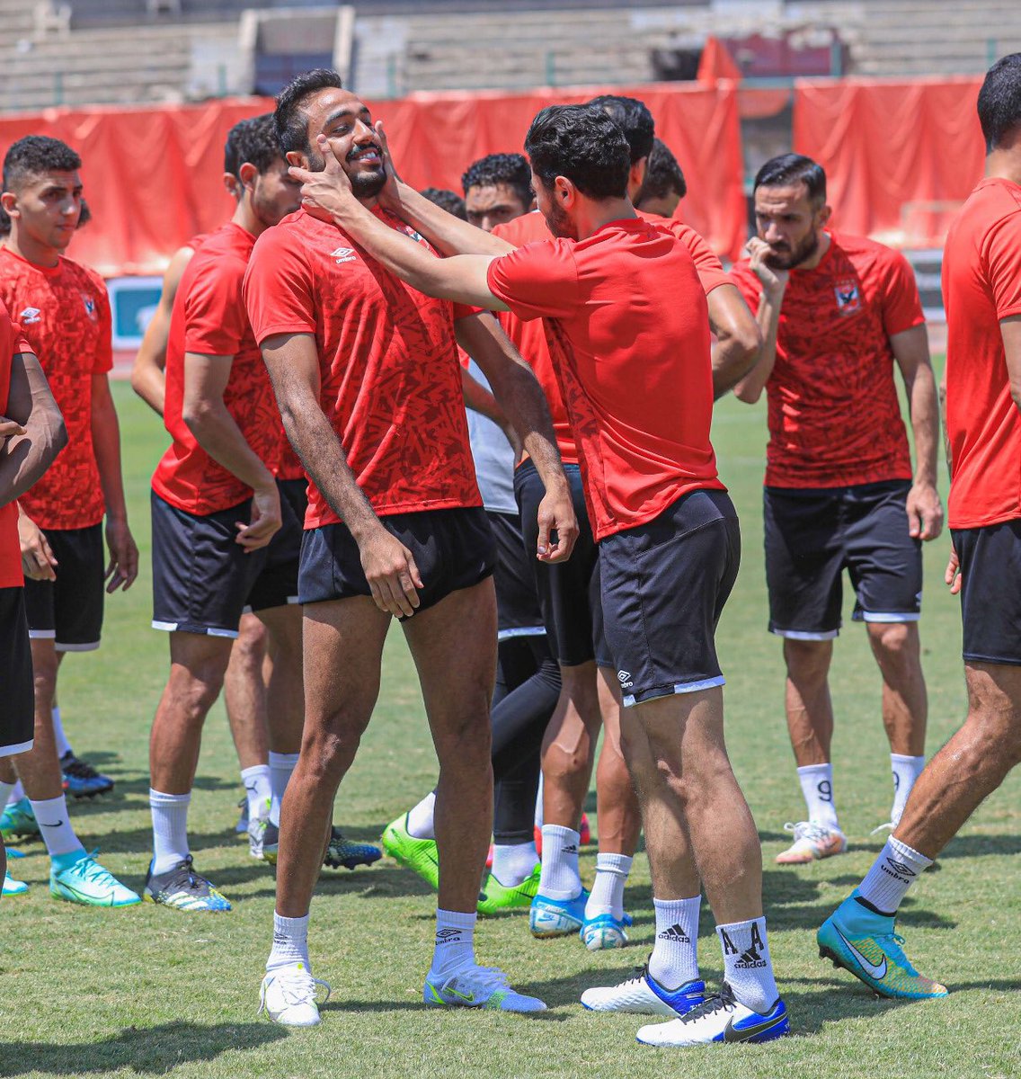 AlAhly's tweet photo. 📸| أكرم توفيق 🆚 على كهربا 💪🦅😅 https://t.co/bXAe3RmcKs