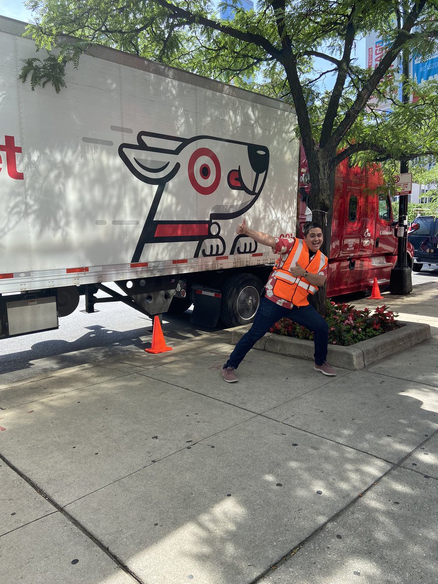 PriscillaSomarr's tweet photo. We just took out 1st Food truck at T3402 RiverNorth! We are super excited to soon bring joy to the RiverNorth community! @Jerry_Target @MikeQuinn75 @A_Leigh_ @TgtAdrian https://t.co/fVpyCJ3cGp