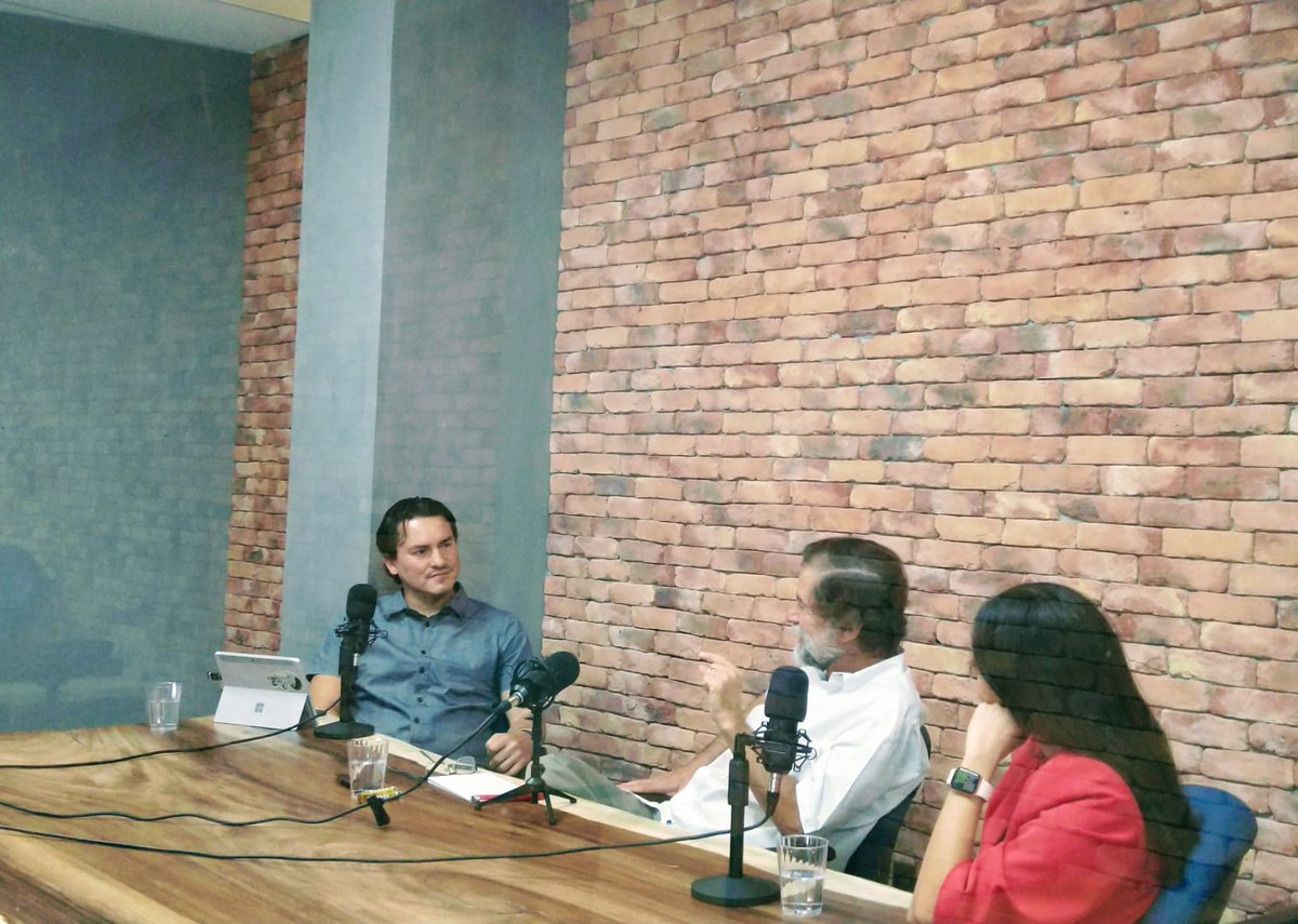 IJALTI's tweet photo. #EnVivo | En este momento estamos grabando el próximo episodio del podcast TechTrends en las instalaciones del #CentroDelSoftware, teniendo como invitado especial al gran Eugenio Godard, pionero del Valle del Silicio Mexicano. Bienvenido todo el equipo. https://t.co/0tuS70vFQ3