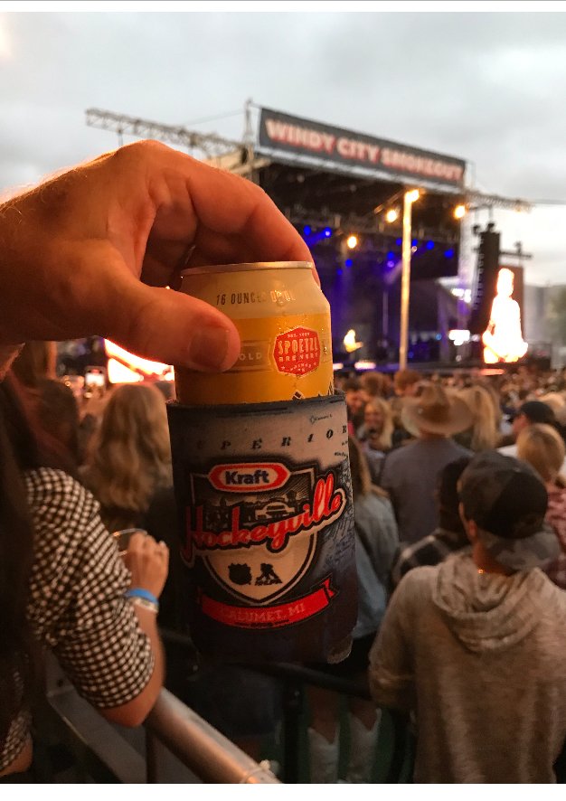 Calumet Hockeyville Koozie made an appearance at the Windy City Smokeout ....Darius Rucker tonight!!