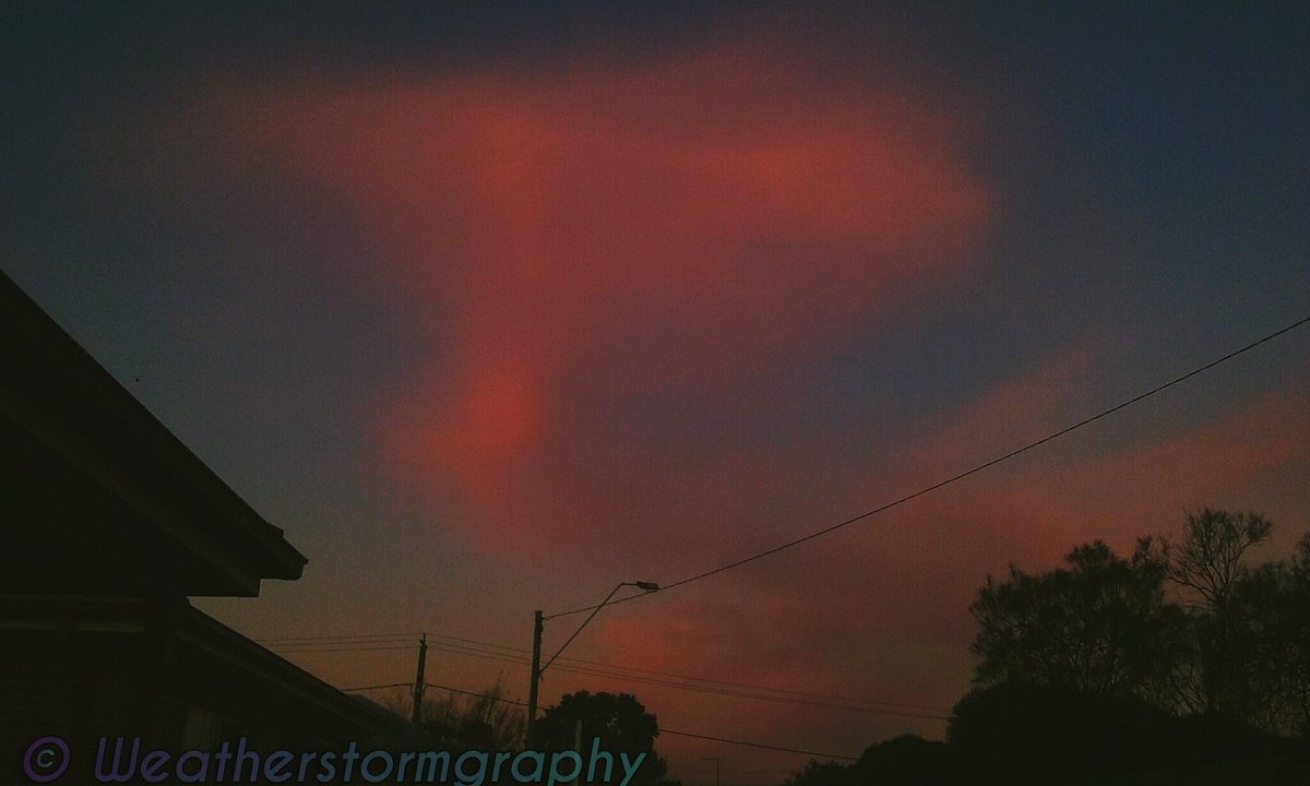 Johnted_113's tweet photo. 1/ Odd cloud sunset today - July 9 2021.
.
@BOM_Vic @VicStormChasers @The_FishmanAU #strangecloud #sunset #sunsetphotography #sunsetshots #sunsetlovers #sunsetlover #Melbournesunset #coldsunset #Melbournesky #sky #melbourneweather #melbweather #Melbourne
1/2 https://t.co/OkVn2sdHa3