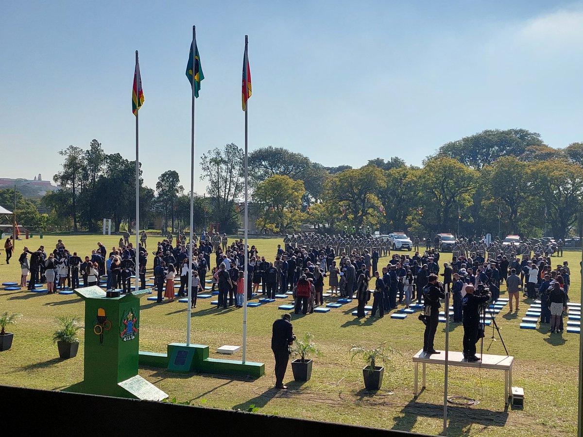 CoronelMedina14's tweet photo. Brigada Militar: entrega do Espadim Tiradentes, Academia de Polícia Militar, Porto Alegre. "Pro Lege Vigilanda" - Para Vigilância da Lei: 146 novos cadetes recebem símbolo de idealismo e destemor. Deus esteja sempre presente na vida dos novos policiais. https://t.co/qIeVwgNUwI