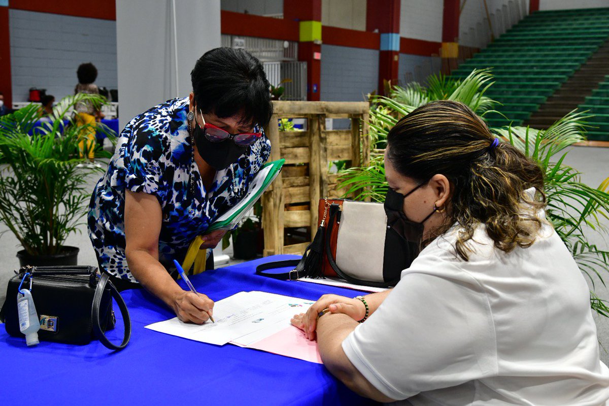 EDUCACIONPR's tweet photo. ¡Ya inició la Feria de Empleo para Maestros!

El secretario interino, @Eramospares, y el subsecretario, Héctor Joaquín Sánchez, visitaron el Coliseito Pedrín Zorrilla en San Juan para verificar los procesos de reclutamiento. https://t.co/N4bxPJJ1kD