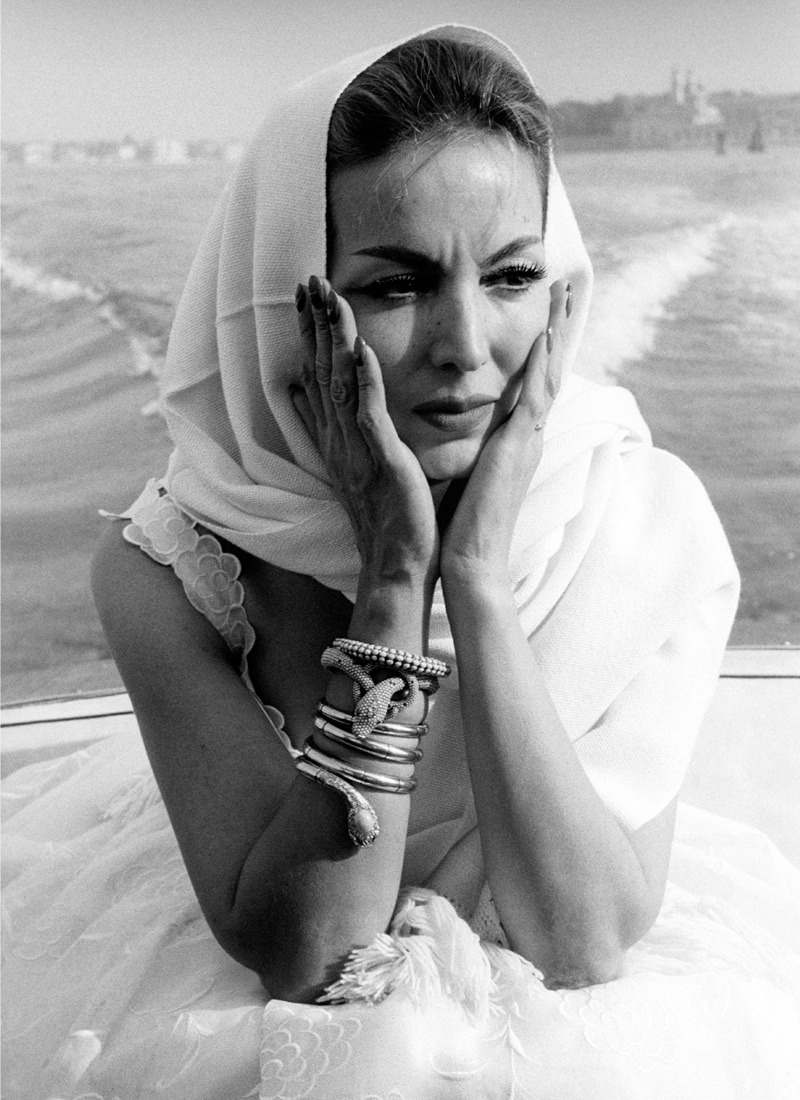 QModeES's tweet photo. #QModeICON La belleza de María Félix era indiscutible, el novelista y dramaturgo Jean Cocteau al conocerla la definió “Tanta y tan intensa es su hermosura, que duele” , una belleza que la convirtió en una de las mujeres más importantes de México >>> https://t.co/qJDLjgTApD https://t.co/sDb7W2x6AG