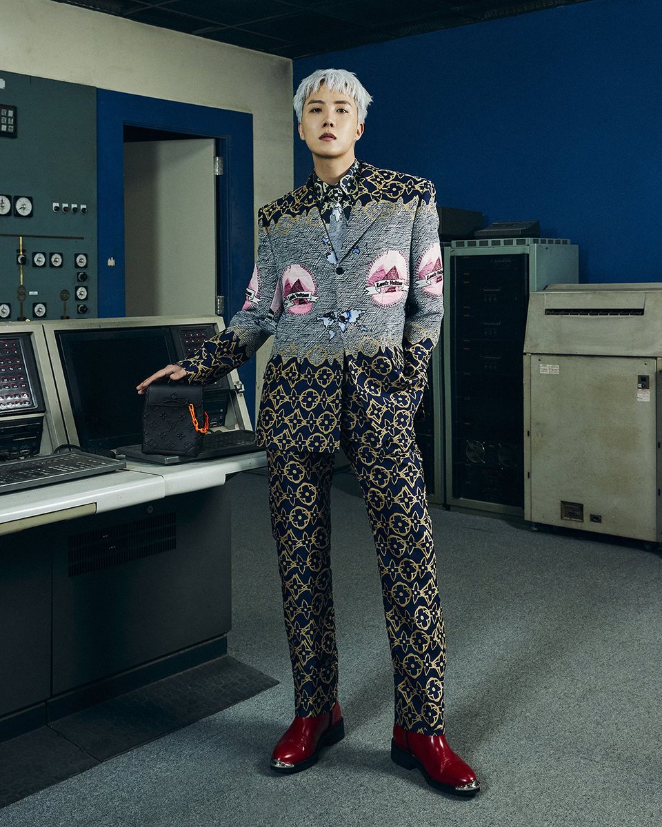 Louis Vuitton on X: #jhope in #LVMenSS22. @bts_twt member and House  Ambassador wears a #LouisVuitton suit by Virgil Abloh for the January 2022  Special Editions of @VogueKorea and @GQKOREA. #BTS   /