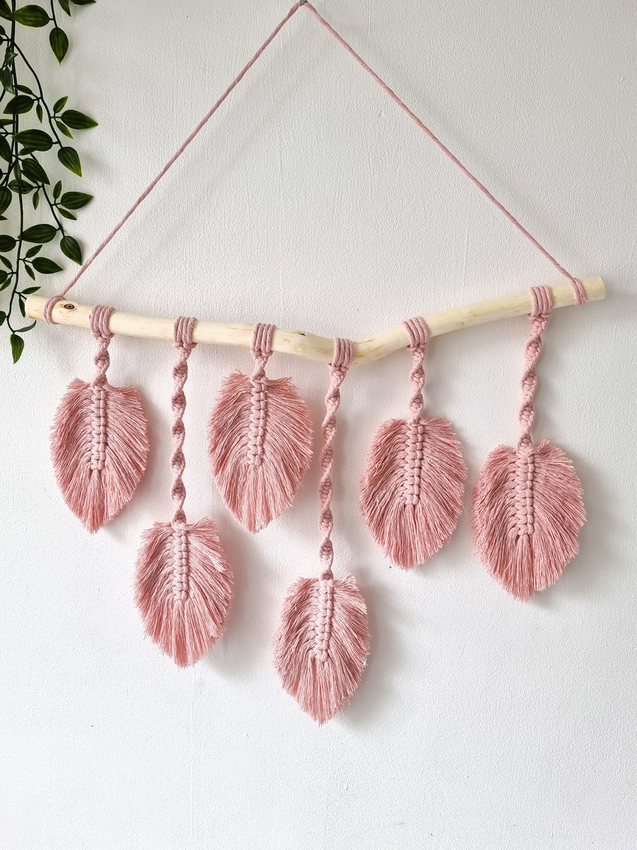 HandmadeFYHome's tweet photo. // NEW // I always love making a hanging for a customer in a new colour. Although I've made lots of pink hangings I've not made the 6 Leaf in pink until now. Get yours at https://t.co/fo9xG2ECPb #handmadehome #macrame #handmadeuk #handmadewithlove #etsyshop #etsystore https://t.co/sSTKXYtbc0