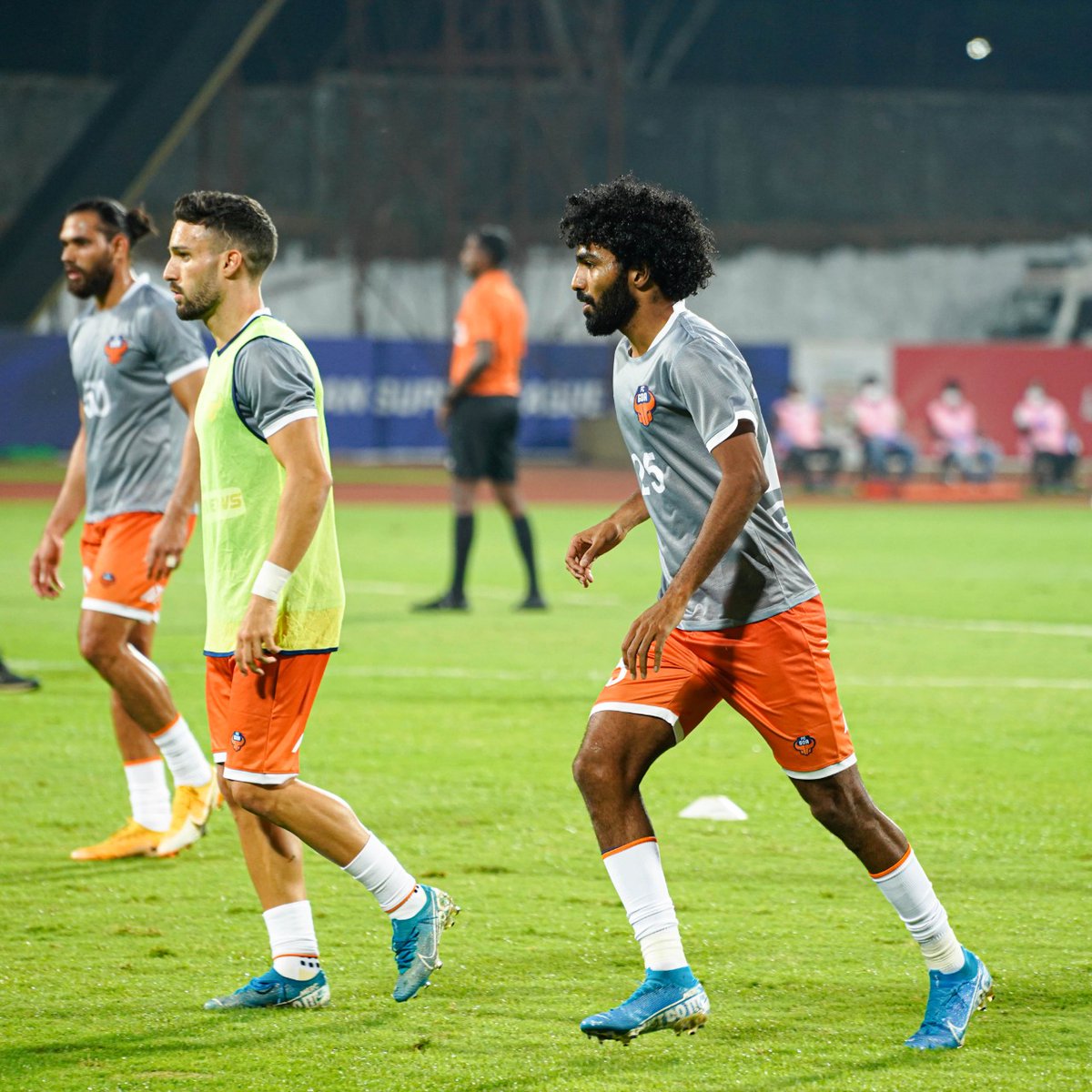 Getting into the weekend💥
.
.
.
<a href="/FCGoaOfficial/">FC Goa</a>
.
.
.
#FCGoa #ForcaGoa #IndianFootball #Throwback #ISL