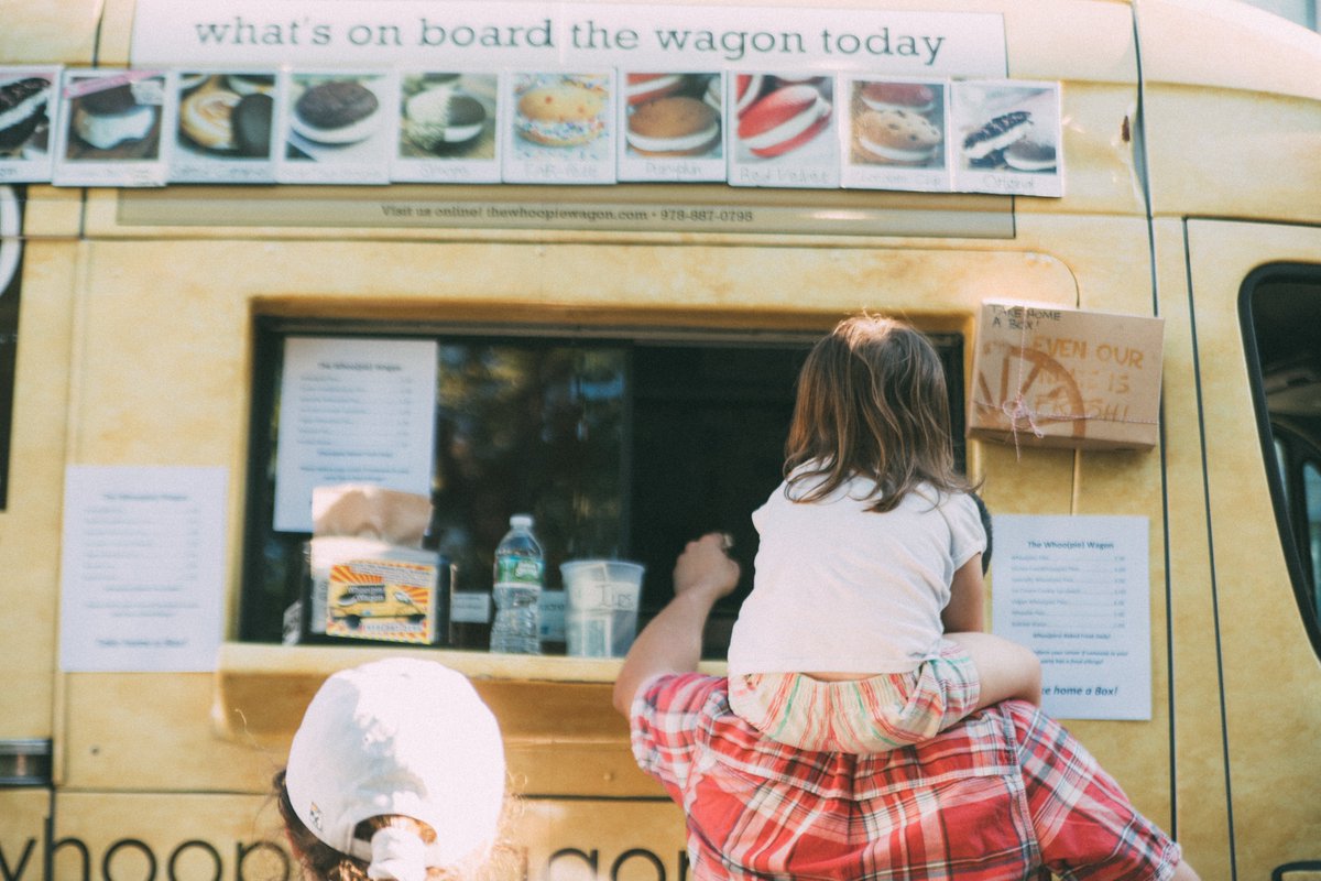 CXCambridge's tweet photo. Make sure to bring your appetite to CX Summer Nights next week! We are featuring a variety of local food truck favorites plus free hotdogs grilled by our friends @EastCambBiz 🌭 Register here: https://t.co/IRnyyX7uJf #CXSN #CXSummerNights https://t.co/qBLeAahz0s