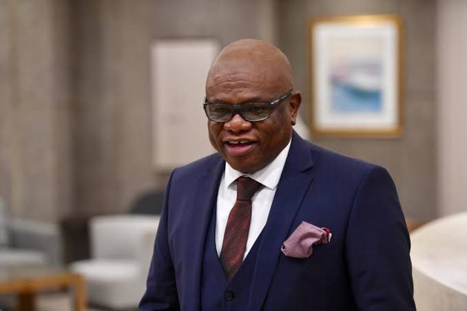 PresidencyZA's tweet photo. President @CyrilRamaphosa has described the passing of @CityofJoburgZA Executive Mayor Geoff Makhubo as a loss to the City of Johannesburg and the Gauteng Province at large. https://t.co/YFLTPQfkUd
#ripgeoffmakhubo https://t.co/MXTBxqAV0z