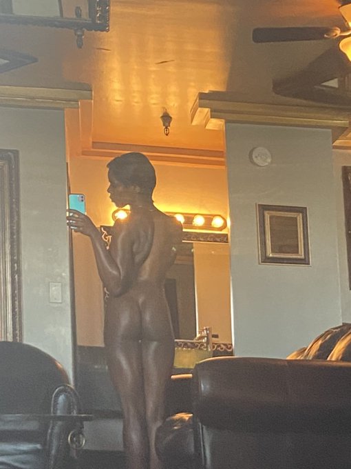 3 pic. When people say I don’t have any ass or titties my response is I got the whole body built bitch?