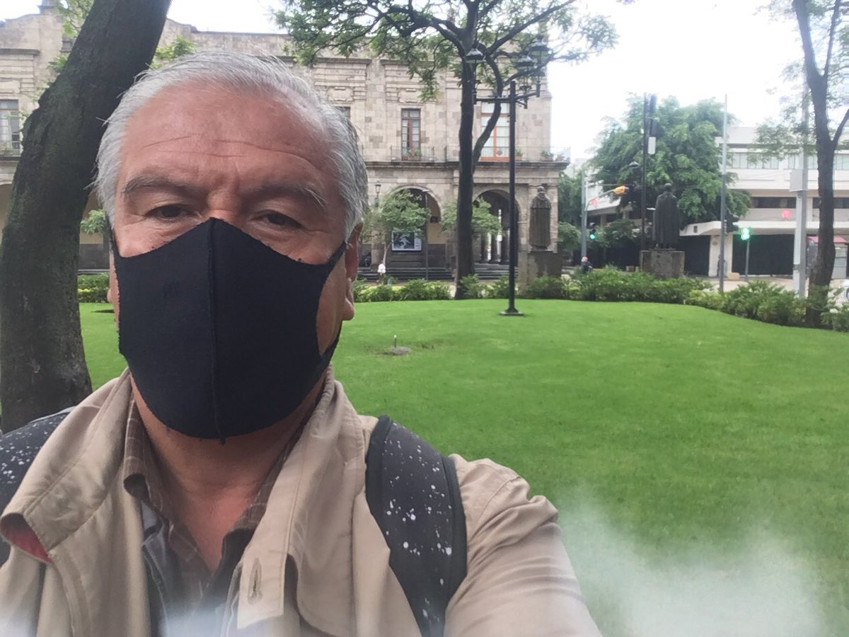 CarlosGuzmnR1's tweet photo. Aplica las medidas sanitarias con respecto de la pandemia. Seguimos en crisis, cuídate y cuida a los demás, el cubrebocas es esencial úsalo correctamente. @VictorSanoro @JaimeSalinass https://t.co/taUZaPqppT