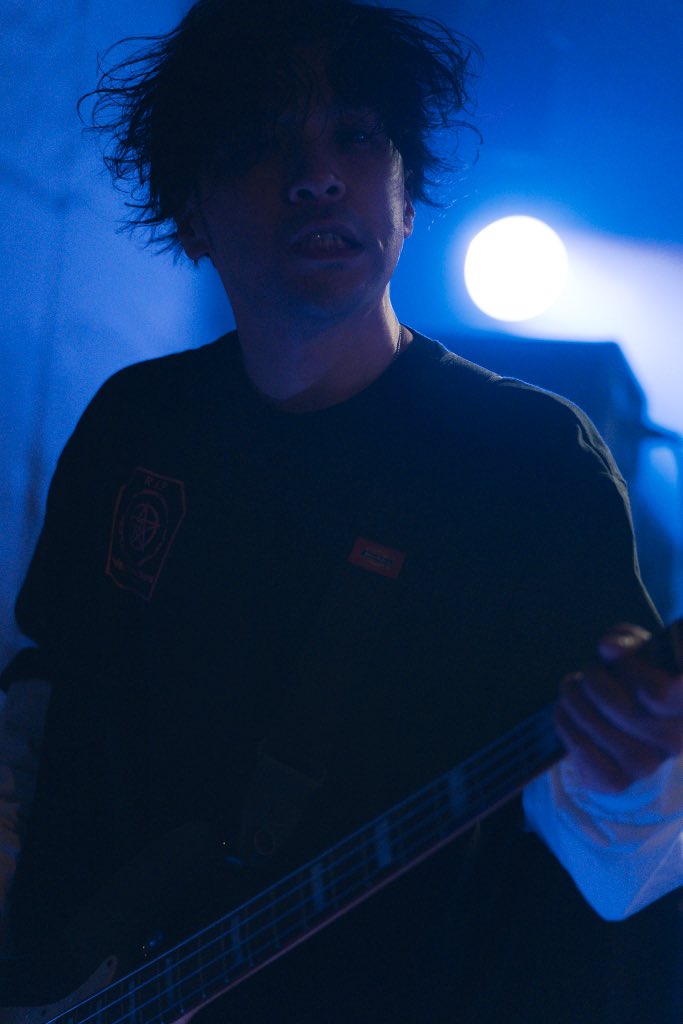 mare_mare_0128's tweet photo. 2021.07.09 @ 下北沢MOSAiC(2/5)
witch numbers
MOSAiCでの撮影は初めてで照明やらスモークやらの感じがわからず手探りだったので全体的に暗めです…(伝われカッコ良さ)
#witchnumbers https://t.co/VbUYeiF0mI