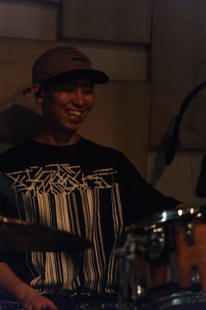 mare_mare_0128's tweet photo. 2021.07.09 @ 下北沢MOSAiC(2/5)
witch numbers
MOSAiCでの撮影は初めてで照明やらスモークやらの感じがわからず手探りだったので全体的に暗めです…(伝われカッコ良さ)
#witchnumbers https://t.co/VbUYeiF0mI