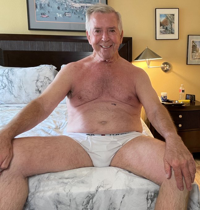 BRIEFLY speaking... getting ready for moving day. see https://t.co/Euc7IkLZfE for racier version. #boxersorbriefs<a href="/tag/suitandtie"class="tags"><span>#suitandtie</span></a><a href="/tag/gaypride"class="tags"><span>#gaypride</span></a><a href="/tag/papi"class="tags"><span>#papi</span></a><a href="/tag/skinnydipping"class="tags"><span>#skinnydipping</span></a><a href="/tag/dilf"class="tags"><span>#dilf</span></a>