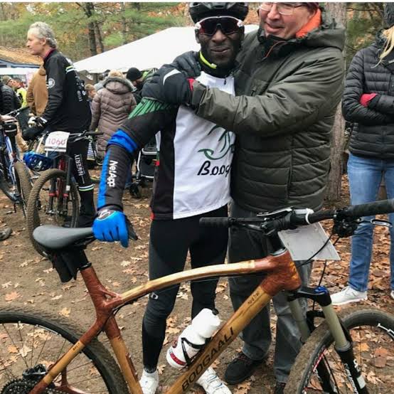 AfricaFactsZone's tweet image. Ugandan Entrepreneur, Noordin Kasoma makes high quality bikes using bamboo, bark clothes and old jeans.