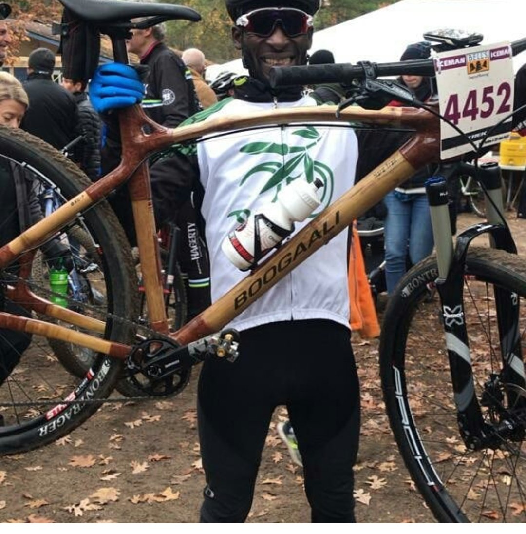 AfricaFactsZone's tweet image. Ugandan Entrepreneur, Noordin Kasoma makes high quality bikes using bamboo, bark clothes and old jeans.