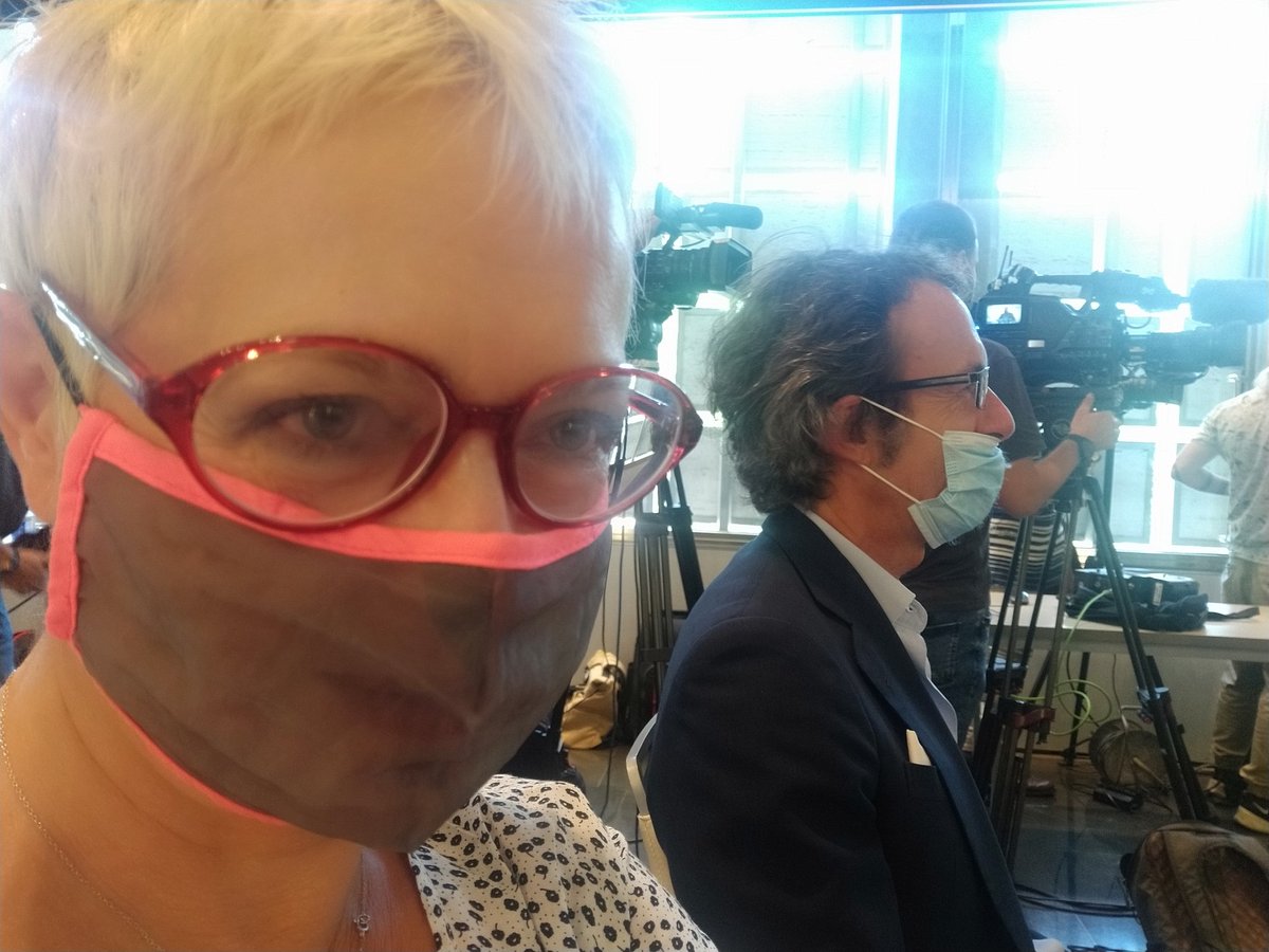 annagrauarias's tweet photo. ✌️Bona tarda Catalunya. En la Escuela de Verano de @Societatcc en la mejor compañía, escuchando a #FernandoJauregui entrevistar a @carrizosacarlos... https://t.co/sMt7hiTaOA