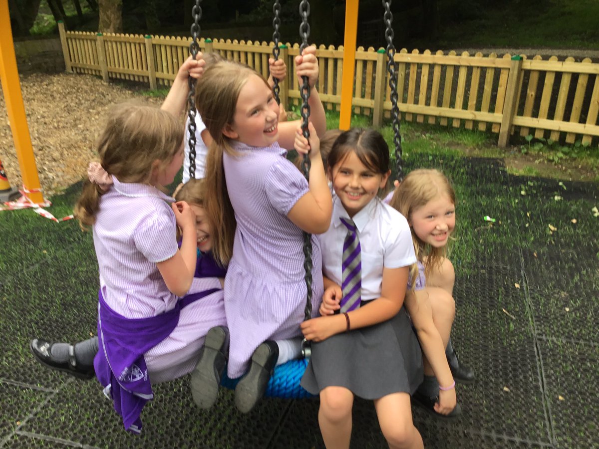 Year 3 had an amazing afternoon at the new MUGA and playground in the village. Huge thanks to the PTFA for helping with the organisation, <a href="/BarlowEdgworth/">The Barlow</a> for the use of the facilities and <a href="/HoldensandCo/">Holdens & Co.</a> for their tremendous generosity in providing the ice cream. Mr D.