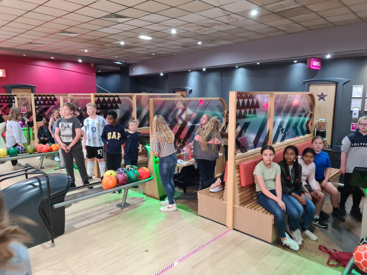 St_Caths_Orione's tweet photo. Bowling time! π³ #StCathsActivitiesWeek @SCOS_Bakhita https://t.co/4iae98Z6Sj