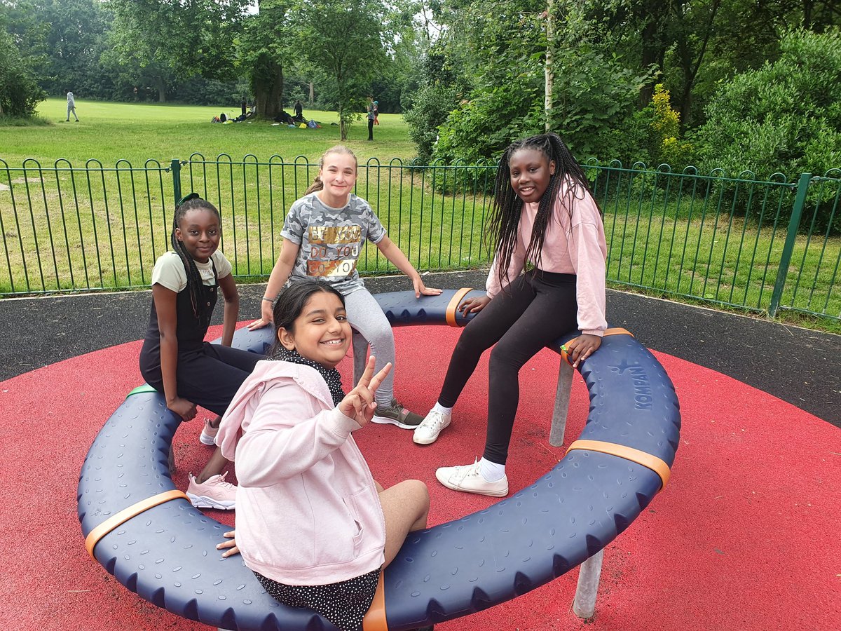 SCOS_Bakhita's tweet photo. Morning in the park! #StCathsActivitiesWeek @St_Caths_Orione https://t.co/zuK5kjJcT3