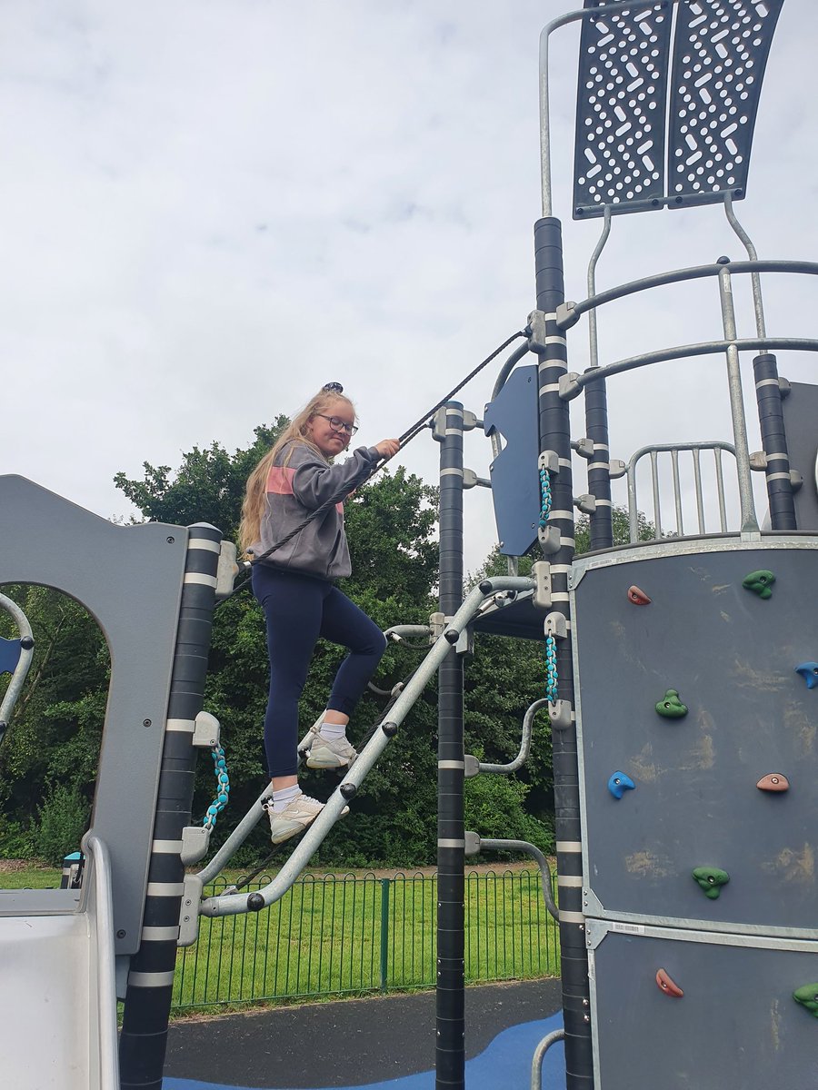 SCOS_Bakhita's tweet photo. Morning in the park! #StCathsActivitiesWeek @St_Caths_Orione https://t.co/zuK5kjJcT3