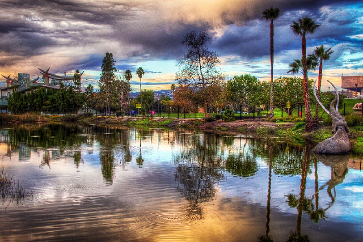 superworldapp's tweet image. #LosAngeles☀️ is home to amazing #art and artists IRL and in #SuperWorld🌎!
Place #digitalart in #AR and/or own a plot of #NFT land in LA for 0.1 #ETH at:
The Beverly Wilshire🏨
LA Coliseum🏟
Venice Pier🌊
La Brea Tar Pits🦖
+ more!
Explore properties: bit.ly/3ywjcdp