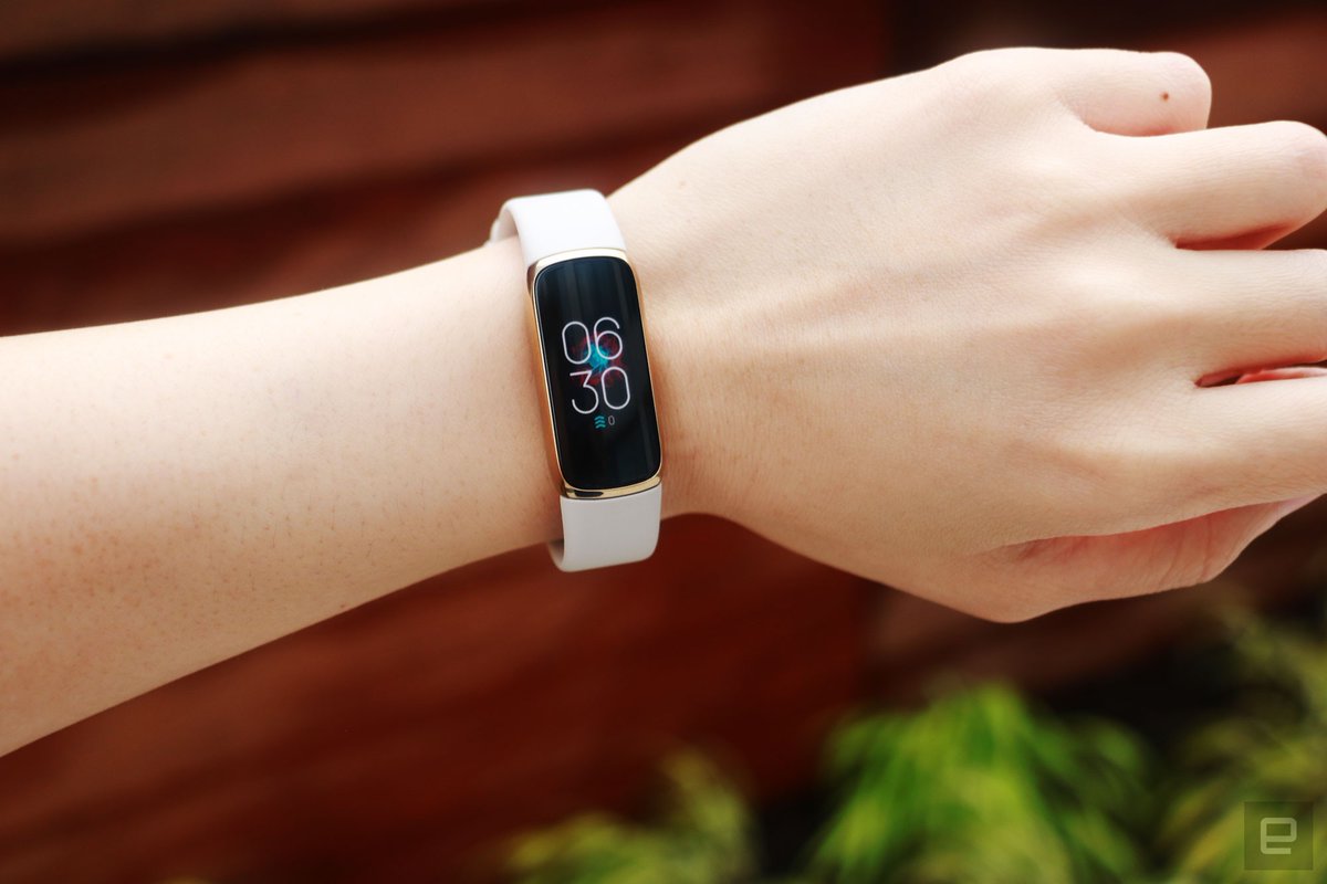Fitbit Luxe review: A tiny tracker that’s both easy and hard on the eyes