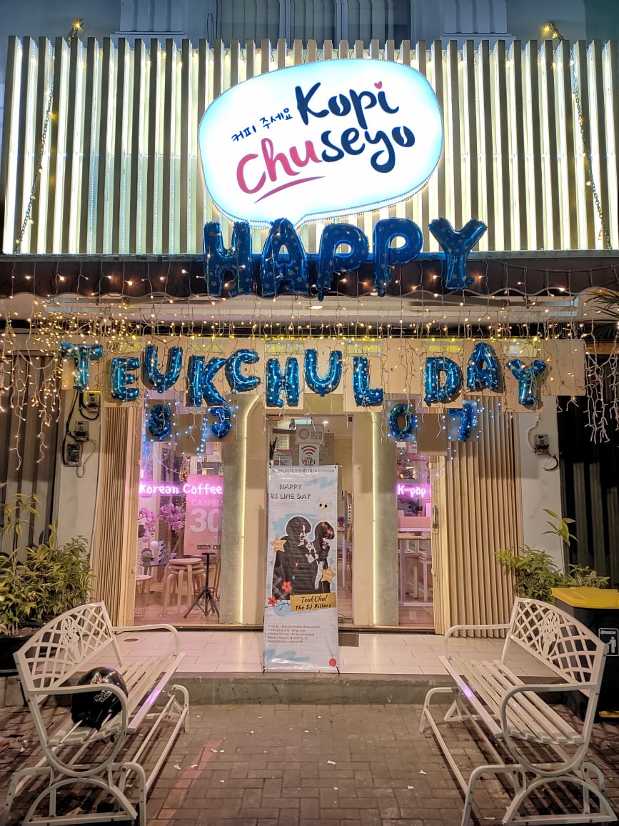 doreremi13's tweet photo. Tomorrow

★彡[ʜᴀᴘᴘʏ 83 ʟɪɴᴇ ᴅᴀʏ]彡★

𝐓𝐞𝐮𝐤𝐂𝐡𝐮𝐥 𝐎𝐧𝐥𝐢𝐧𝐞 𝐂𝐚𝐟𝐞 &amp; 𝐂𝐡𝐚𝐫𝐢𝐭𝐲 𝐄𝐯𝐞𝐧𝐭

"𝐓𝐇𝐄 𝐒𝐔𝐏𝐄𝐑 𝐉𝐔𝐍𝐈𝐎𝐑 𝐏𝐈𝐋𝐋𝐀𝐑𝐒"

#SUPERJUNIOR #leeteuk #heechul #이특 #김희철 #happyheechulday 
 #happyleeteukday

#슈퍼주니어 #꽃잎의_영원한_꽃_희님 https://t.co/THjHS5HT2v