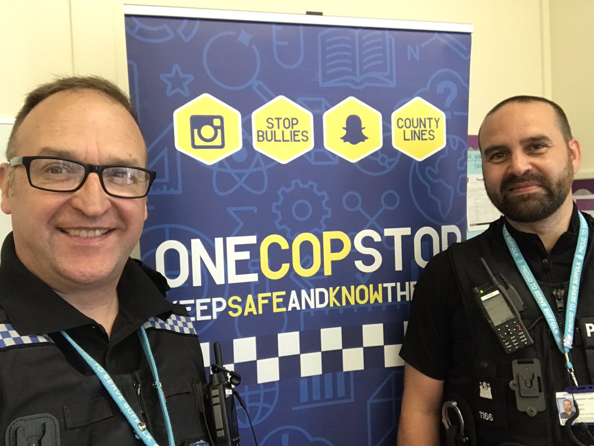 HadleighPolice's tweet photo. Our ‘junior detectives’ @CapelSchool assisted us with a ‘burglary’ today. They found ‘forensic evidence’ to work out who had committed the crime. We also spoke to the Y6 children about moving to High School with our #onecopstop transition presentation. @SuffolkPolice #1166 710. https://t.co/K89asZBkWO