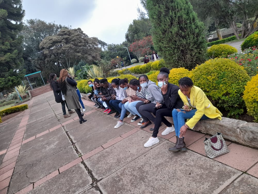 mainfeeling21's tweet photo. Waiting on the graduation square risking pneumonia over procedural technicalities
It's a sad situation here
#CovidIsNotOver 
#COVID 
#CancelExamsSaveLives 
@egertonunikenya 
@FollapEU 
@Kenyajudiciary 
@suzzanemumbie 
@SheileenW 
@joy69775951 
@OgalloJane https://t.co/PPVBaJi26Y