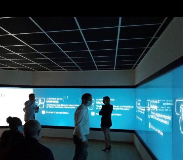 Aujourd'hui le campus de #chambery avait le plaisir de recevoir notre Ministre Déléguée Chargée de l'#industrie <a href="/AgnesRunacher/">Agnès Pannier-Runacher 🇫🇷🇪🇺</a> qui a notamment pu visiter notre "salle du futur" totalement interactive 🚀#innovation #pedagogie @davidbouvier