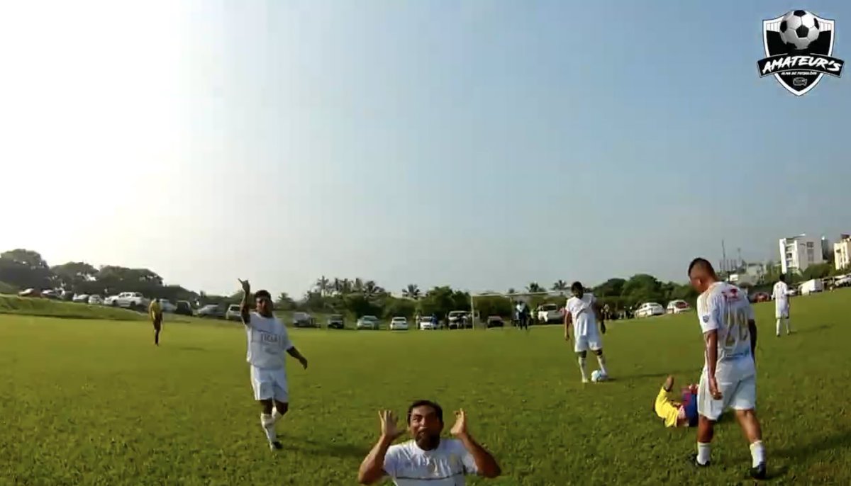 AmateursVer's tweet photo. ¡ASI ES EL FUTBOL DESDE LA PERSPECTIVA DEL ARBITRO! // LA INTIMIDAD DEL ... https://t.co/Ycsha8bZU4 vía @YouTube https://t.co/r8clVR573k