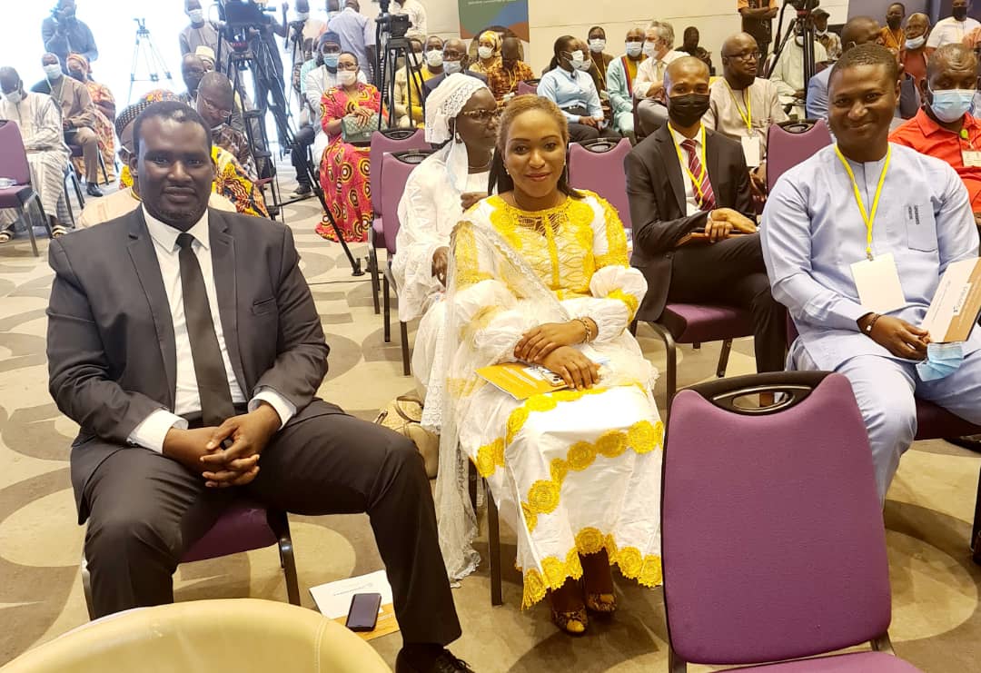 MohamedKagnass1's tweet photo. Au lancement ce vendredi du projet de développement de l'agriculture commerciale en Guinée. #Banque_mondiale, #PDACG
#chaine_de_valeur
#stockages #infrastructures_rurales https://t.co/8Od4Y9y0vH
