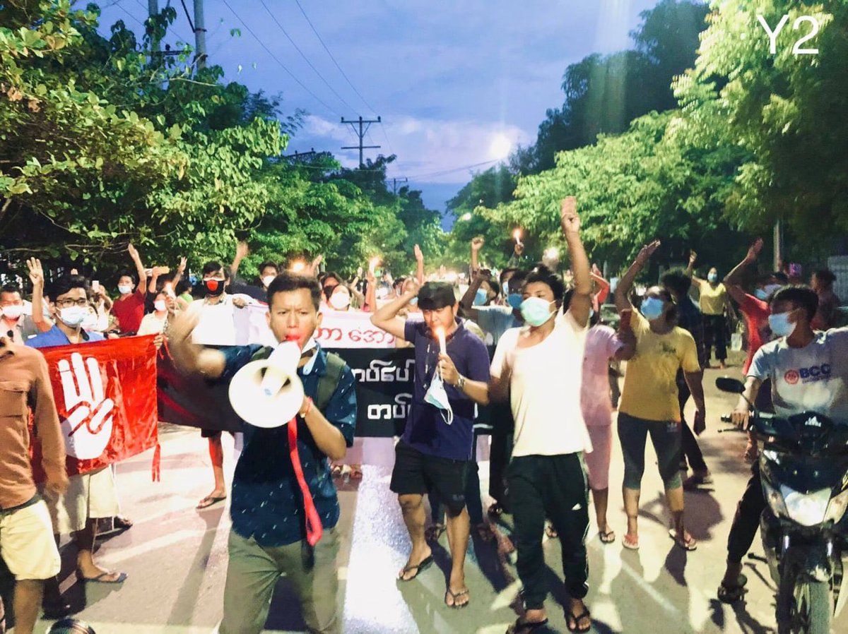 moonarchsj's tweet photo. Mandalay City: Combined forces of Youths Protest rally marched on the main road to defy Fascist Military rule and bring down the regime tonight.  #July9Coup  #WhatsHappeningInMyanmar https://t.co/MlC2Z7fSNL