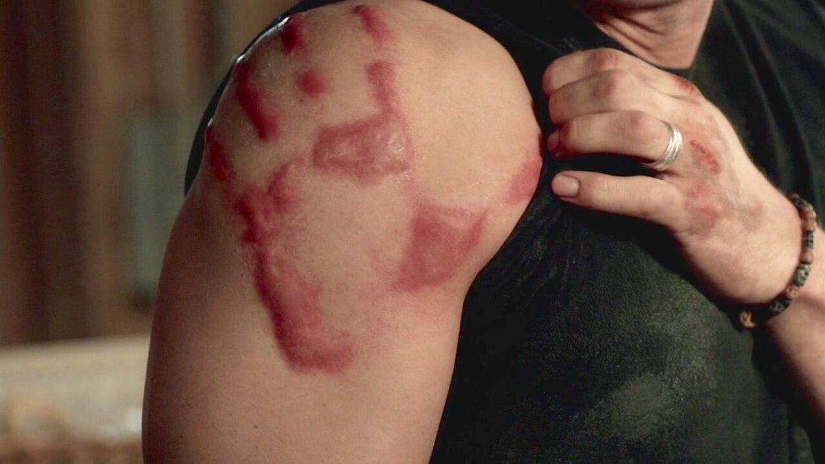 colinandjo1's tweet photo. Daily #Destiel 💙💚

Dean Winchester is saved! 😇😊❤️ https://t.co/gqAfk6UCD7