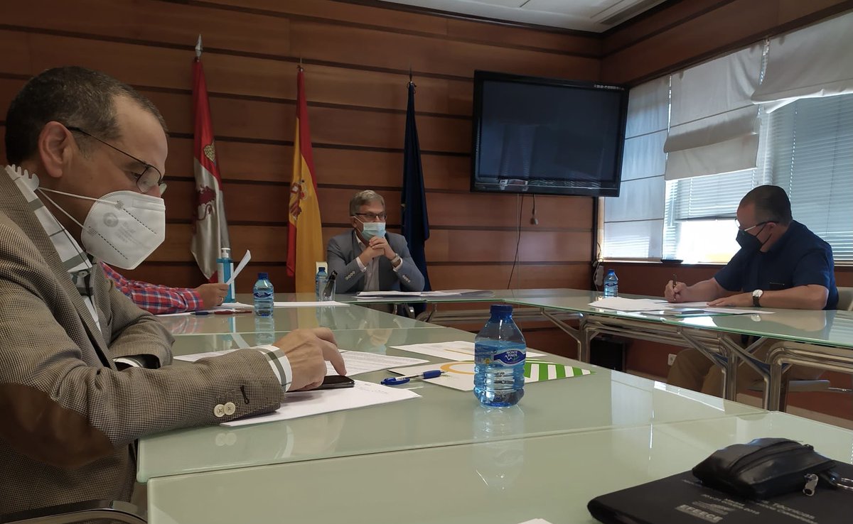 urcacyl's tweet photo. Hoy nos hemos reunido con la Consejería de Agricultura, ganadería y desarrollo rural, para conocer, de su mano, los resultados de la reunión con el @mapagob y la situación de negociación sobre #reformaPAC https://t.co/7G08OXiybr