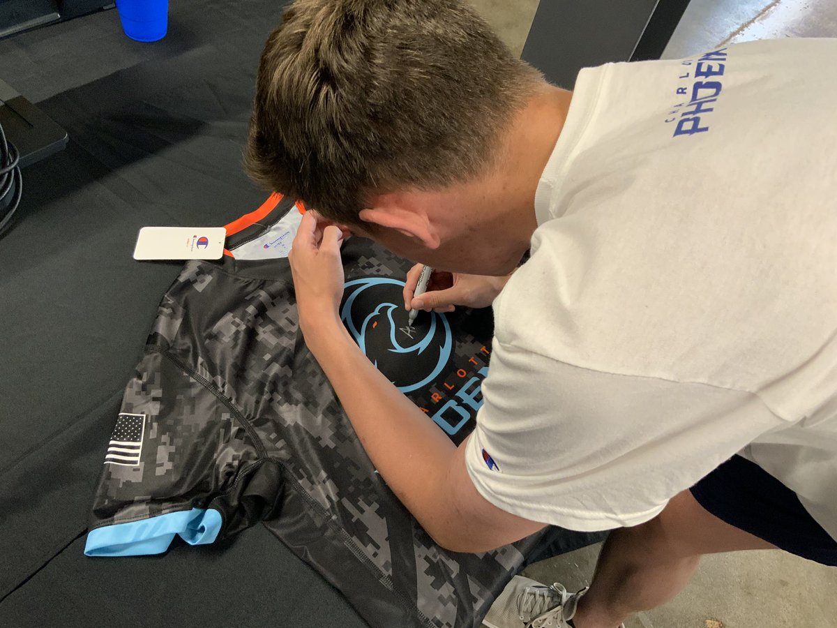 💥Giveaway time!💥 

➡️Enter for your chance to win a signed jersey from our pro #RocketLeague player <a href="/AndyRL_/">Andy</a>!! ⚽️🏎

✍️ How to enter:

✅ Like 🤝
✅ Follow 🚶‍♂️
✅ Retweet ♻️

A 🏆winner🏆 will be randomly selected on July 23rd! Good luck! 🍀 

#FromtheAshes🔥 | #RLCS | #Giveaway