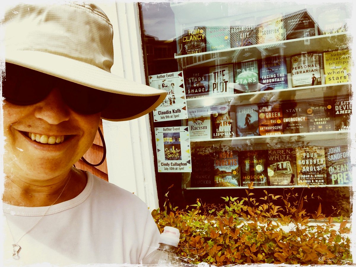 ClaudiaKalb's tweet photo. DE/MD beachgoers: Storm is over and it's a beautiful day at #bethanybeach. Come on down to Bethany Beach Books TONIGHT between 7-8:30 pm. I'll be signing copies of Spark and smiling cause beach, sun & books. Please stop by! @BethanyBooks @natgebooks #sparkgenius https://t.co/pEgeDsw77N