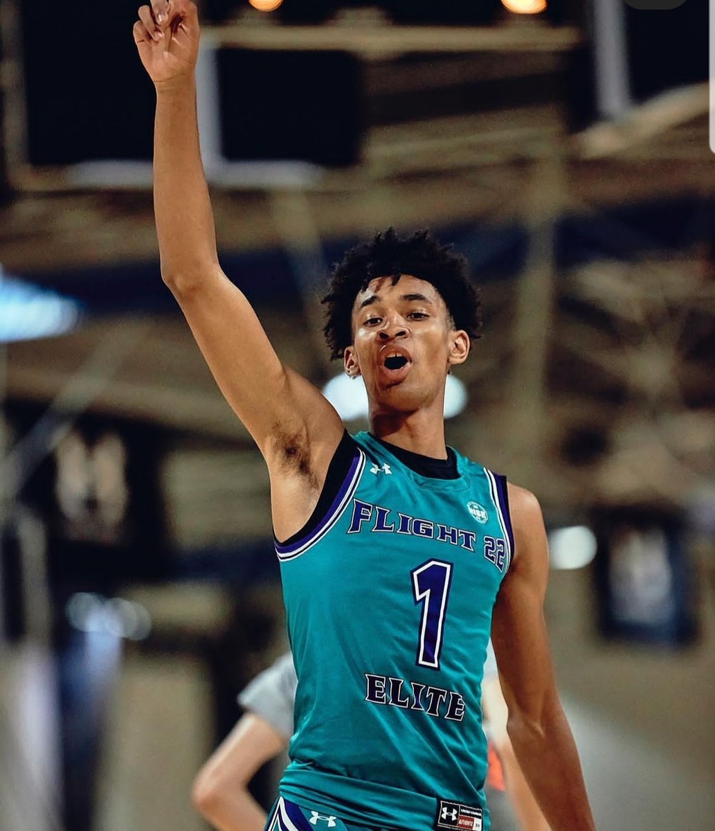 Flight22bball's tweet photo. Flight 22 17 Elite improves to 2-1 in @RiseCircuit action. #builtforjuly https://t.co/KAWaDr4jRh