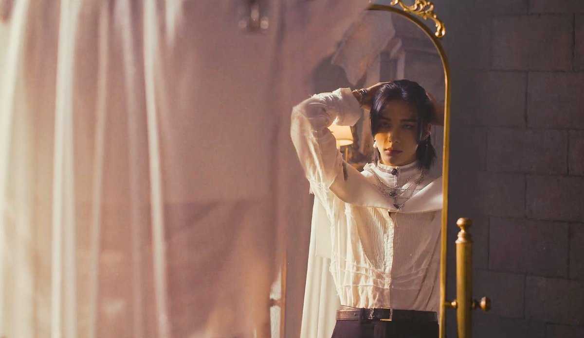 HANJILOOK's tweet photo. no one is doing like him ! he's a literal prince https://t.co/V8LqzTRUZ2