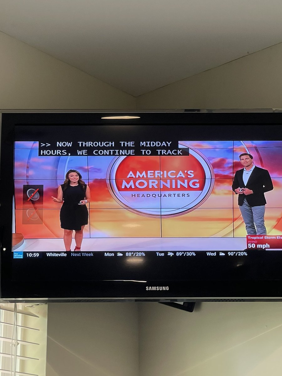 WxDawg17's tweet photo. First chance I’ve gotten to see @WXMolly in action and you just love to see it! #WxDawgs #UGAAlumni #UGAATSC https://t.co/Ag6u8SJeZz