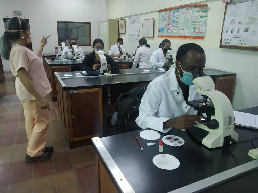iaegabaldon's tweet photo. #9Jul Participantes del Postgrado: Epidemiología de las Enfermedades Metaxénicas realizan Prácticas para el Diagnóstico Parasitológico de Malaria 🦠

IAE siempre Contigo 🇻🇪

#VictoriaPorLaVidaYLaPaz 🕊️ https://t.co/sD064iUpUm